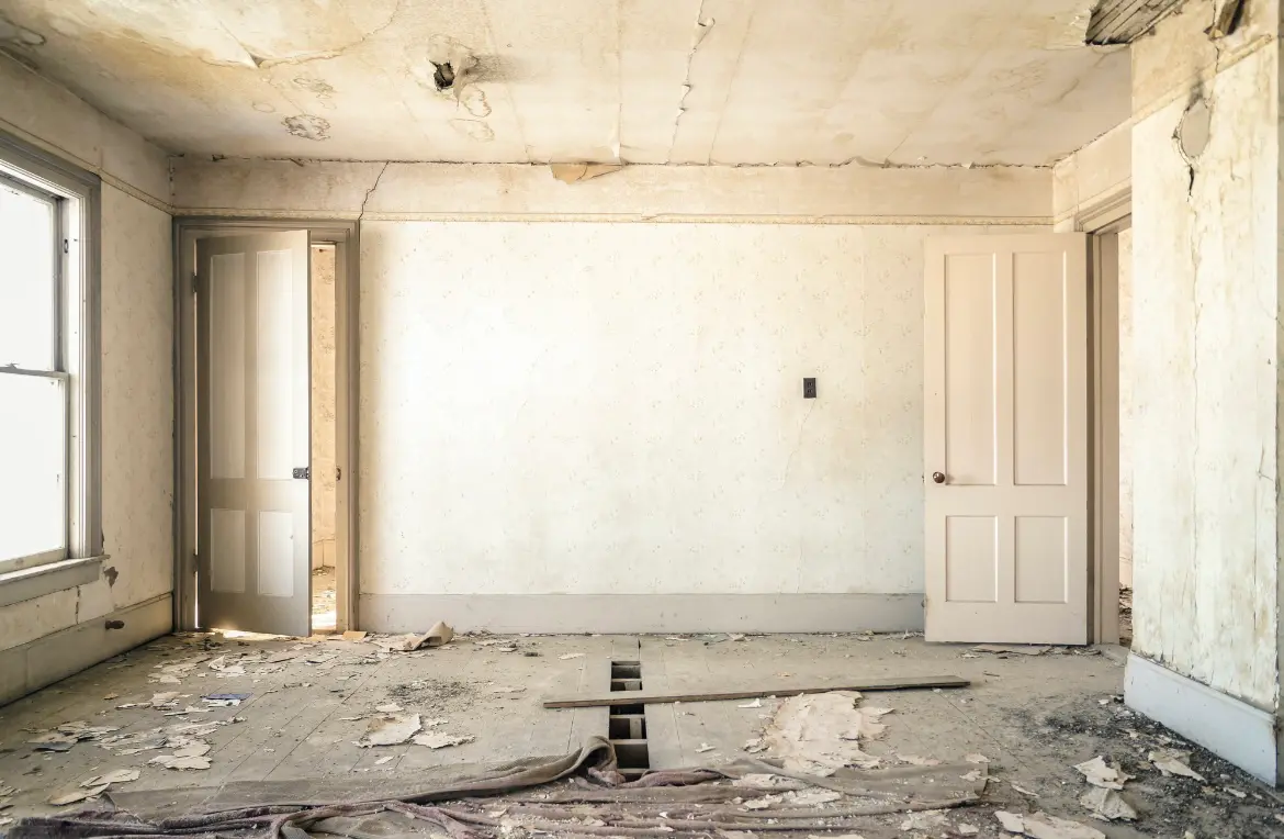 Waste disposal crew managing a cleanout project in Litchfield Park